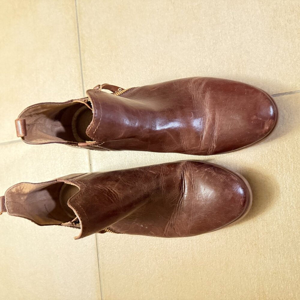 Lucca Lane bootie, US size 8.5 M, brown leather upper.